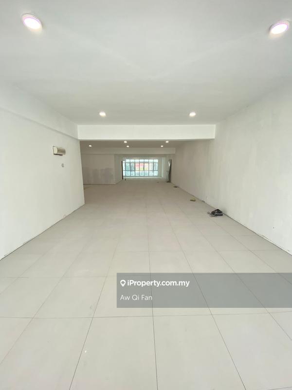 For Rent - Same Row With Brew House , Bandar Puteri Puchong , Prime Location , Amble Parking