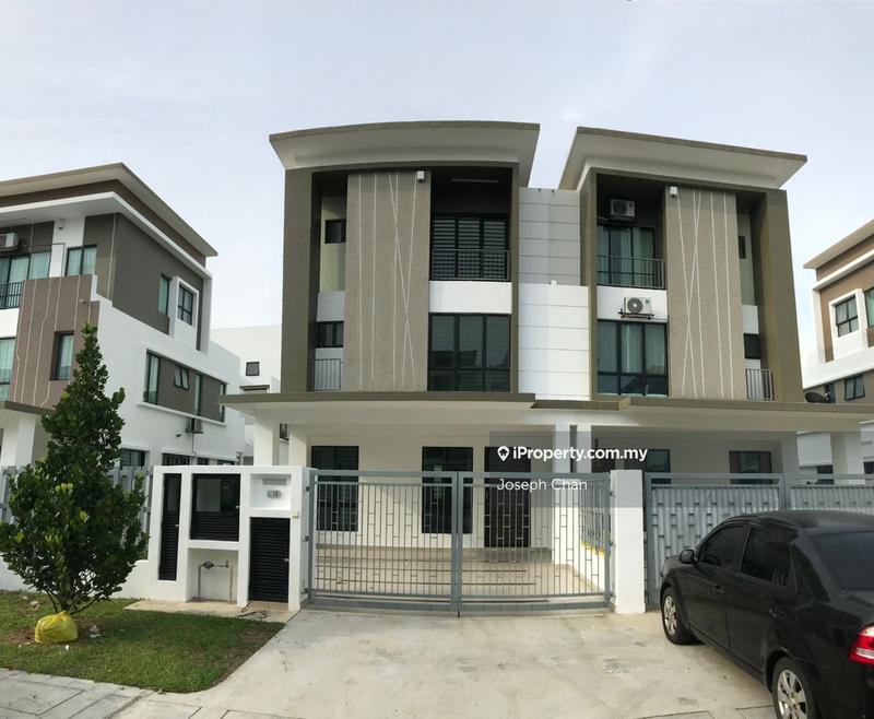 Rumah Berkembar untuk Dijual di Setia Utama, Setia Alam oleh Joseph Chan - iProperty.com.my