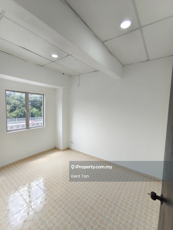 Shop-Office for Rent in Taman Pinggiran Putra, Seri Kembangan by Kent Tan - iProperty.com.my