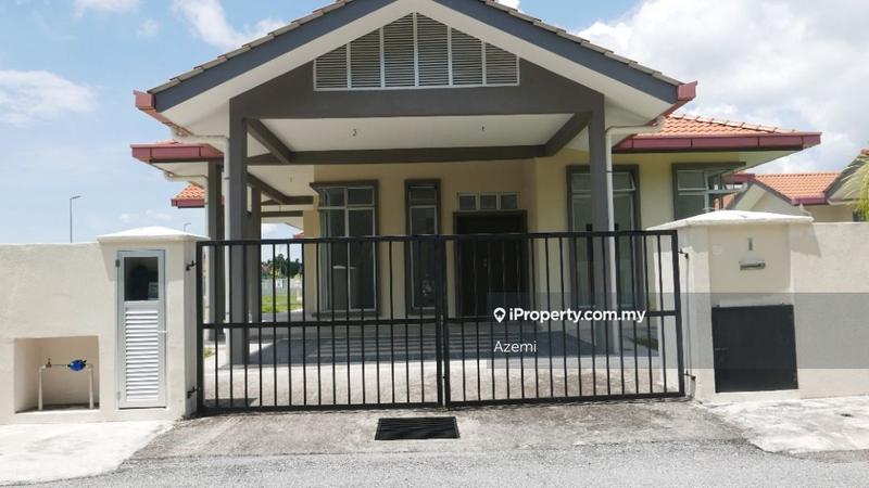 Bungalow House for Sale in Banting, Selangor by Azemi - iProperty.com.my