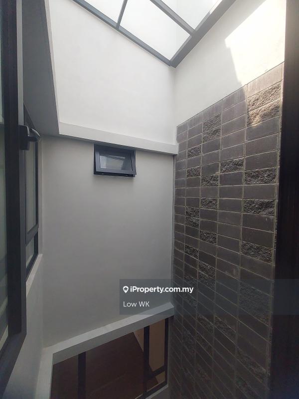 Rumah Berangkai 3 Tingkat untuk Dijual di Happy Garden, Kuchai Lama oleh Low WK - iProperty.com.my