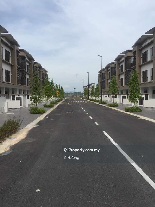 Townhouse for Sale in 16 Sierra, Puchong by C.H.Yong - iProperty.com.my