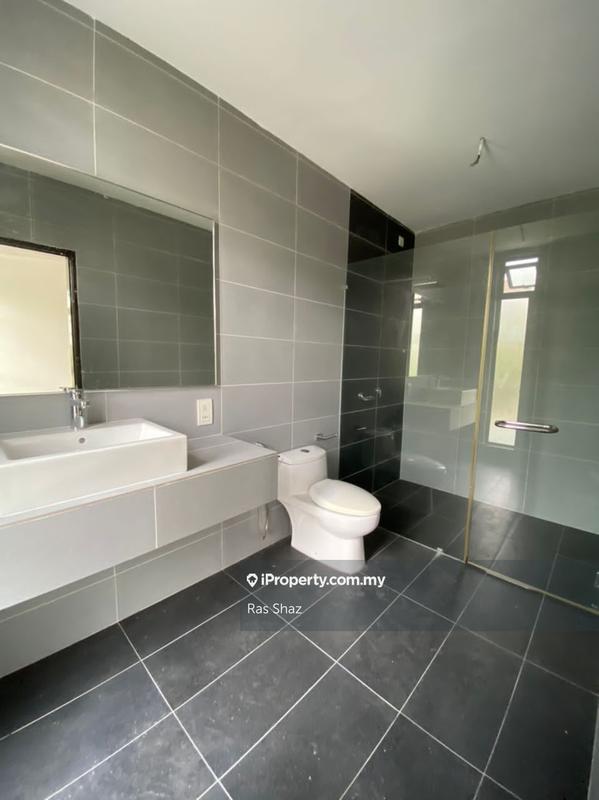 Rumah Teres 2-Tingkat untuk Dijual di Laman Glenmarie, Shah Alam oleh Ras Shaz - iProperty.com.my