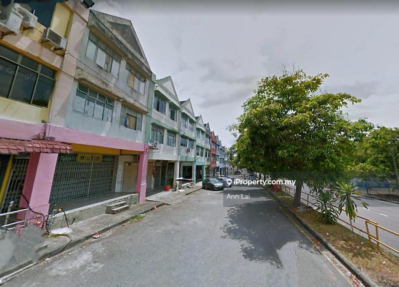 For Sale - Puteri Wangsa ( Unblock View / Facing Mainroad ) 3 Storey Shop Lot