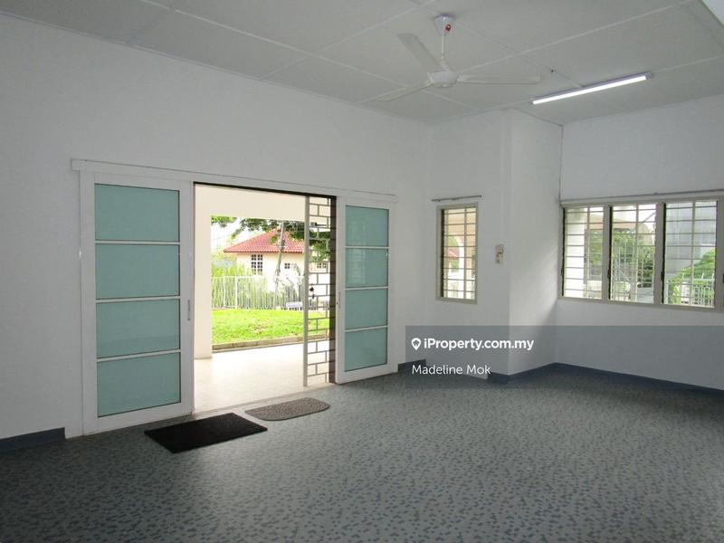 Banglo untuk Dijual di Taman Desa, Kuala Lumpur oleh Madeline Mok - Living Room - iProperty.com.my