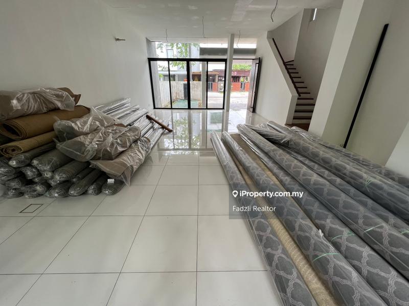 Rumah Teres 3-Tingkat untuk Dijual di Seri Kembangan, Selangor oleh Fadzli Realtor - iProperty.com.my