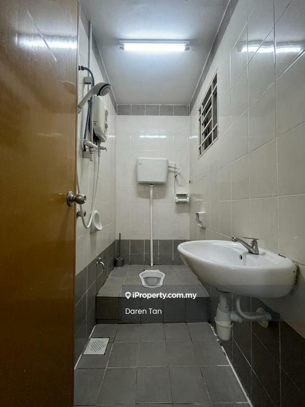Apartment for Rent in Palm Garden Apartment by DAREN TAN - Bathroom - iProperty.com.my
