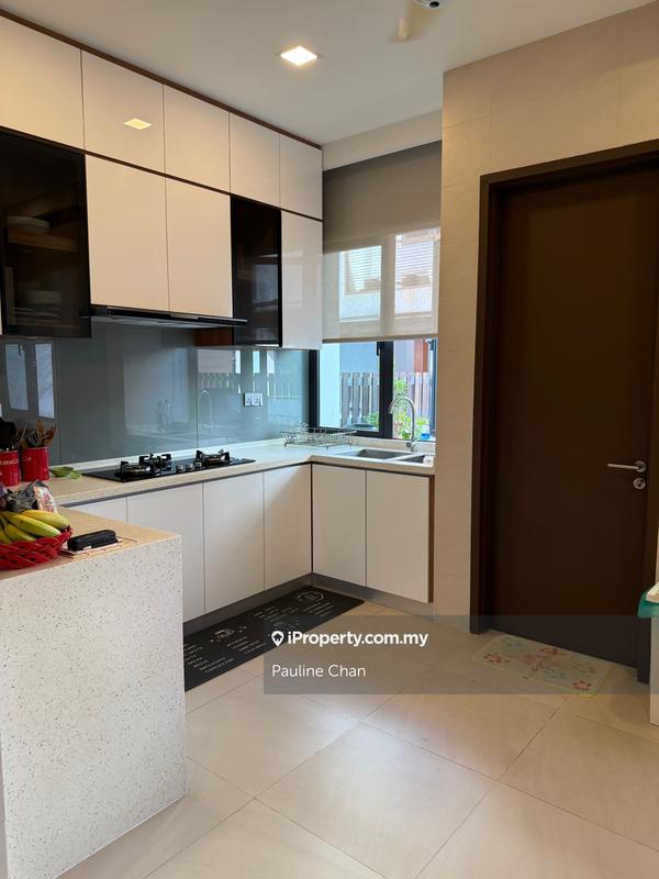 Rumah Berkembar untuk Dijual di Taman Equine, Seri Kembangan oleh Pauline Chan - iProperty.com.my