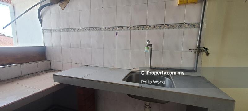 Pangsapuri untuk Dijual di Taman Serdang Raya Seksyen 3 Apartment oleh Philip Wong - iProperty.com.my