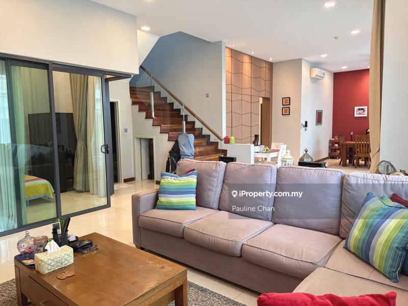 Rumah Berkembar untuk Dijual di Taman Equine, Seri Kembangan oleh Pauline Chan - iProperty.com.my