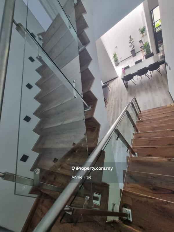 Bungalow House untuk Dijual di Taman Putra Pogun 3 Storey Link Bungalow House, Kota Kinabalu oleh Annie Hee - iProperty.com.my