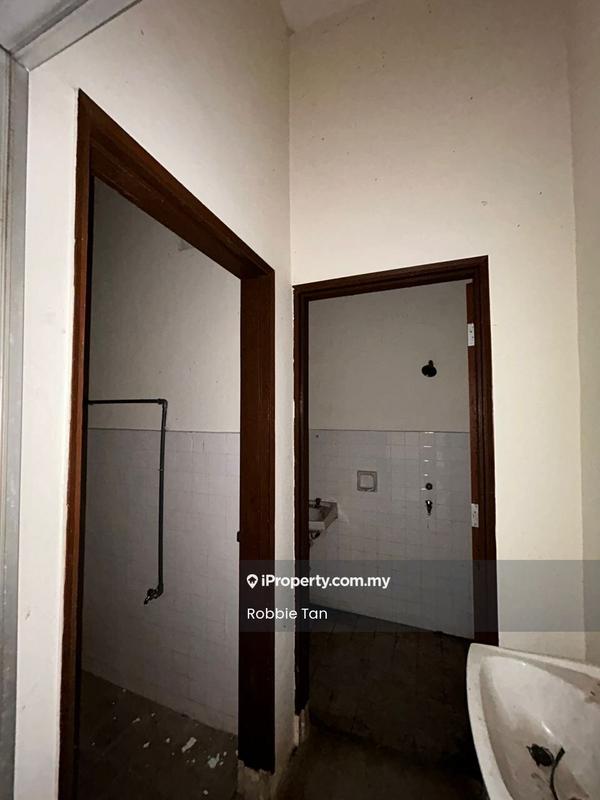 Shop / Office untuk Disewa di Pulai, Johor oleh Robbie Tan - Bathroom - iProperty.com.my
