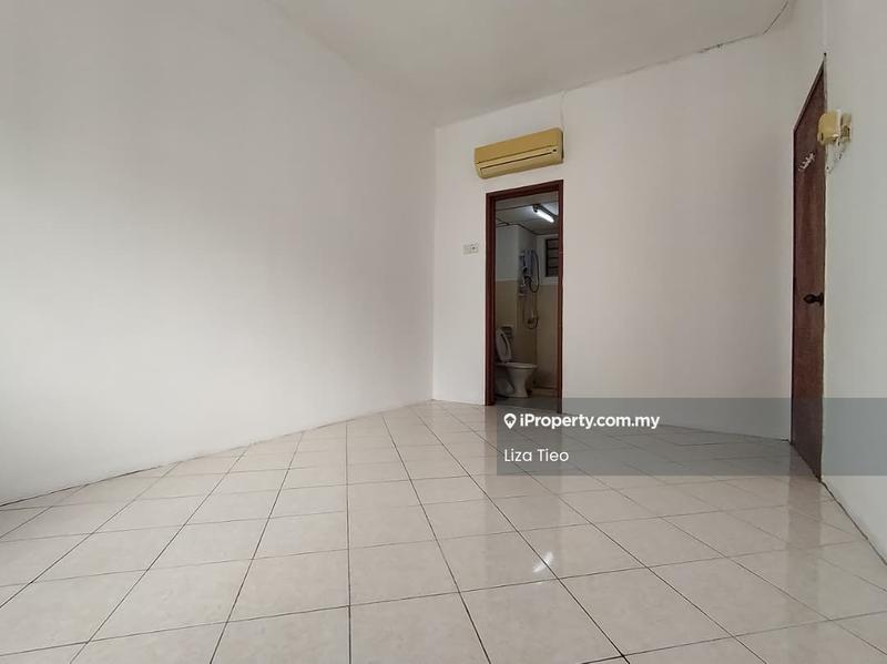 Pangsapuri untuk Dijual di Bayu Puteri oleh Liza Tieo - Bathroom - iProperty.com.my