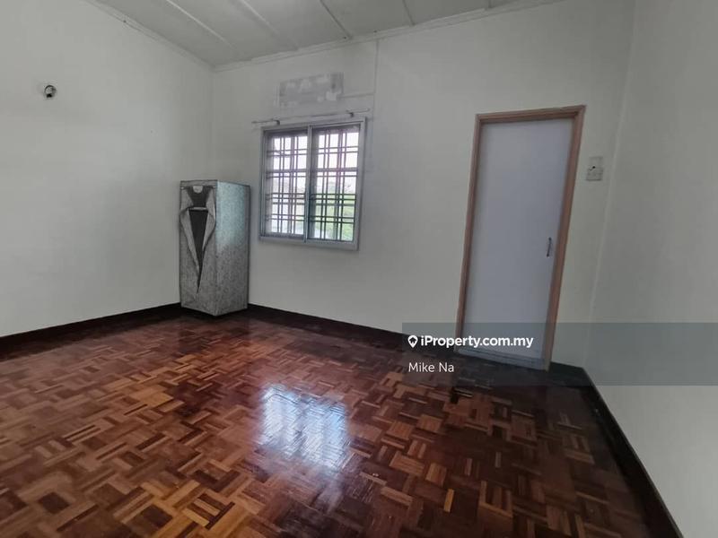 Rumah Berkembar untuk Dijual di Taman Sungai Besi Indah, Seri Kembangan oleh Mike Na - iProperty.com.my