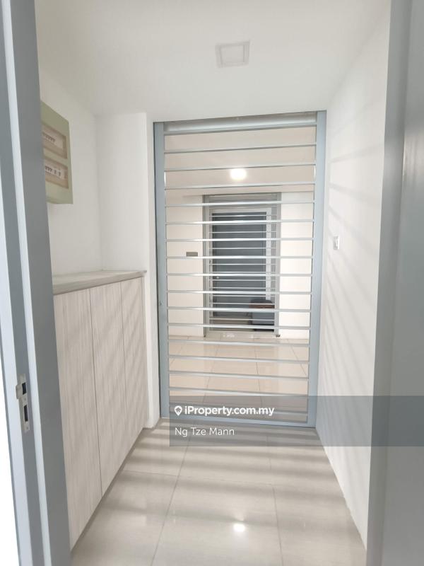 Condominium for Sale in Lakefront Residence by Ng Tze Mann - Main Gate & shoe cabinet - iProperty.com.my