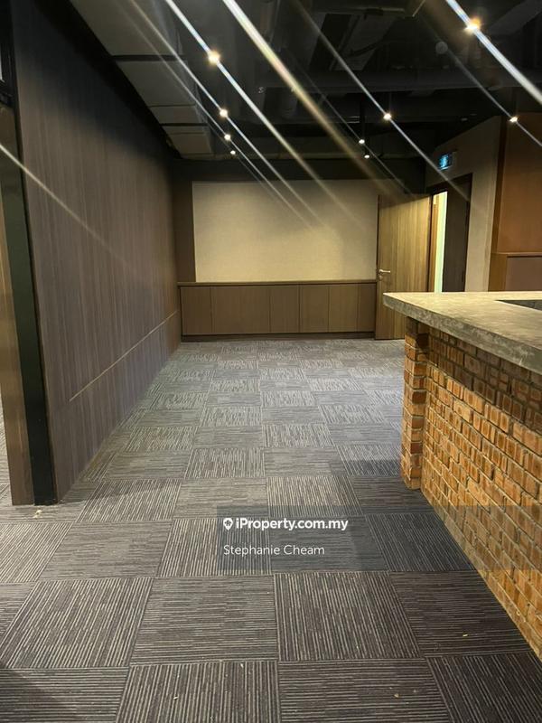 For Rent - Solaris dutamas publika