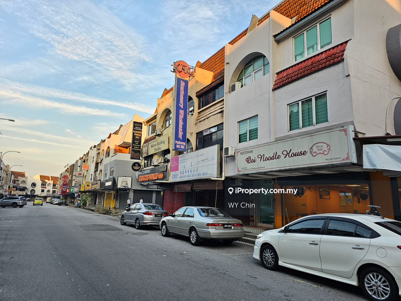 For Sale - 3 STOREY HIGH TRAFFIC LOCATION,ROi 4% SUBANG JAYA SS 15,SS15