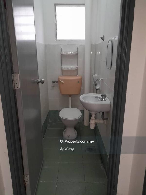 Rumah Teres 2-Tingkat untuk Dijual di Lestari Putra, Seri Kembangan oleh Jy Wong - iProperty.com.my