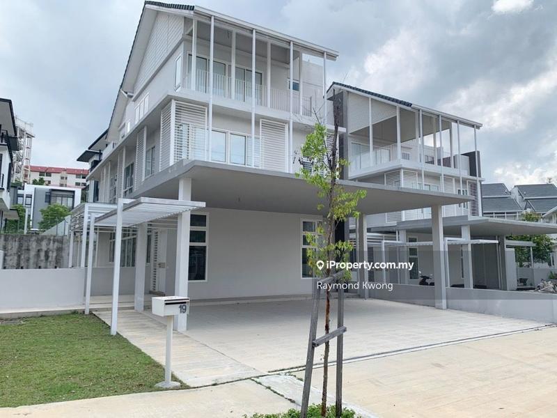 Bungalow House for Sale in Mines Resort City, Seri Kembangan by Raymond Kwong - iProperty.com.my