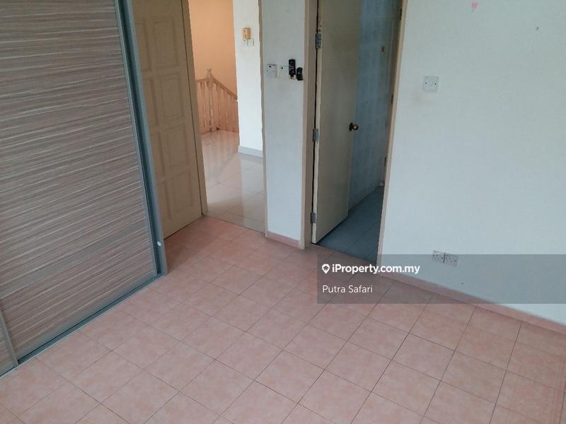 Rumah Berkembar untuk Dijual di Seksyen 9, Shah Alam oleh Putra Safari - iProperty.com.my