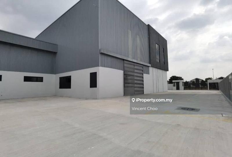 For Sale - LA :14,000SQFT | 2 STY SEMI D WITH LIFT | GOOD LOCATION