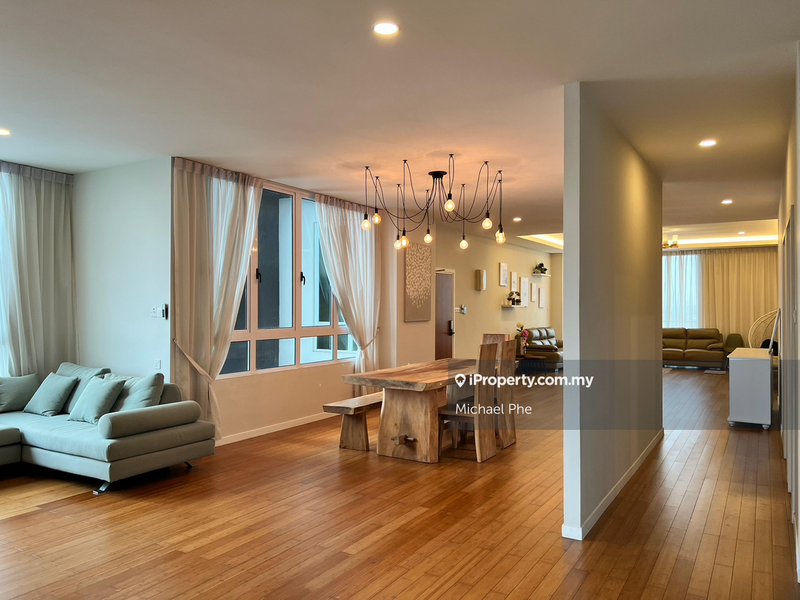 For Sale - The Royalle