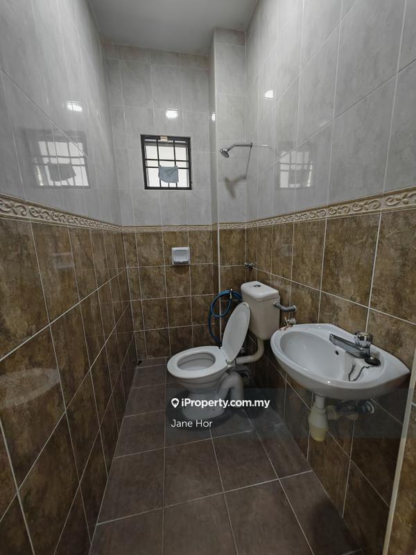 Rumah Teres 2-Tingkat untuk Dijual di Taman Lestari Putra, Seri Kembangan oleh Jane Hor - iProperty.com.my
