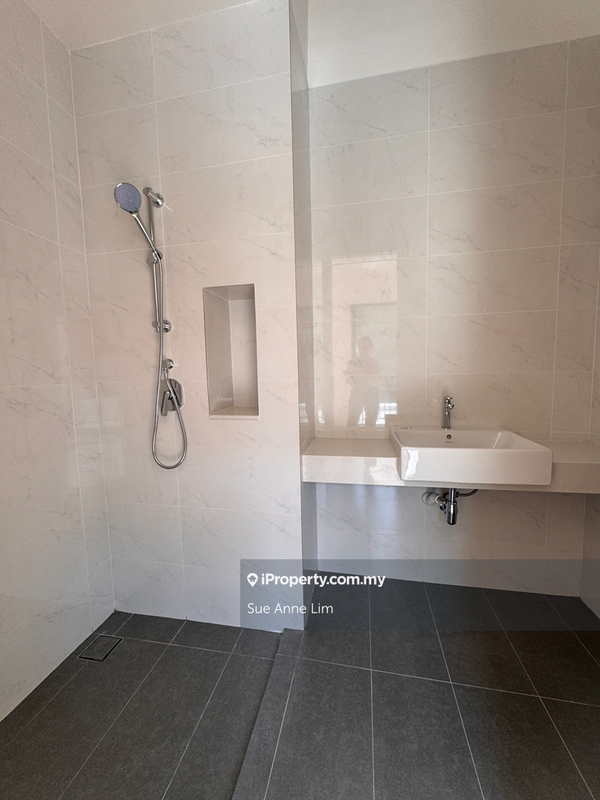 Rumah Berangkai 3 Tingkat untuk Dijual di Ferringhi Hills, Batu Feringghi oleh Sue Anne Lim - iProperty.com.my