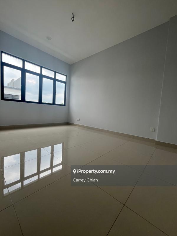 Rumah Berkembar untuk Dijual di Lake Side Residence Puchong, Puchong oleh Carrey Chiah - iProperty.com.my