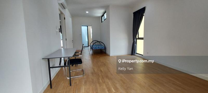 Rumah Berkembar untuk Dijual di Bandar Sungai Long, Selangor oleh Kelly Yan Kai Lit - iProperty.com.my