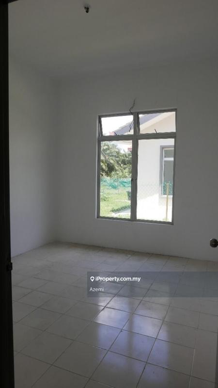 Bungalow House for Sale in Banting, Selangor by Azemi - iProperty.com.my