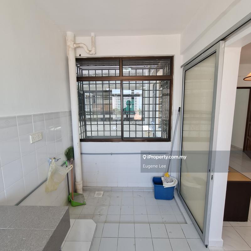 Condominium for Sale in Azuria Condominium by Eugene Lee - iProperty.com.my