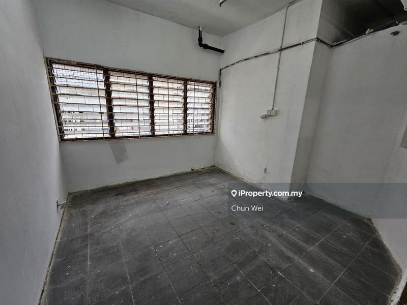 For Rent - Level 1 shoplot at Taman Tun Dr Ismail