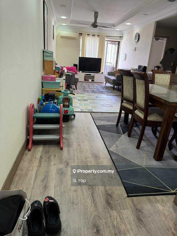 Condominium for Sale in Amadesa Resort Condominium by SL Yap - Living Room - iProperty.com.my