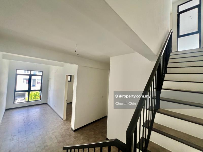 Rumah Bandar untuk Dijual di Taman Bukit Serdang, Seri Kembangan oleh Chestal Chin - iProperty.com.my