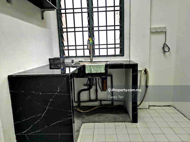 Rumah Pangsa untuk Dijual di Taman Johor Jaya oleh Casey Tan - iProperty.com.my