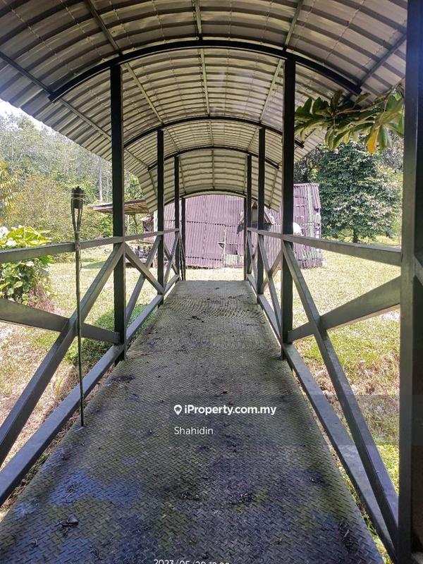 Banglo Tanah untuk Dijual di Linggi, Port Dickson oleh Shahidin - nice bridge to cross the creek - iProperty.com.my