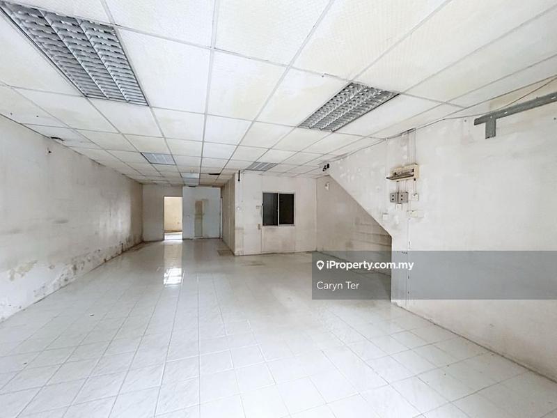 For Rent - Taman Johor Jaya 3 Storey Shoplot ( Whole Block )
