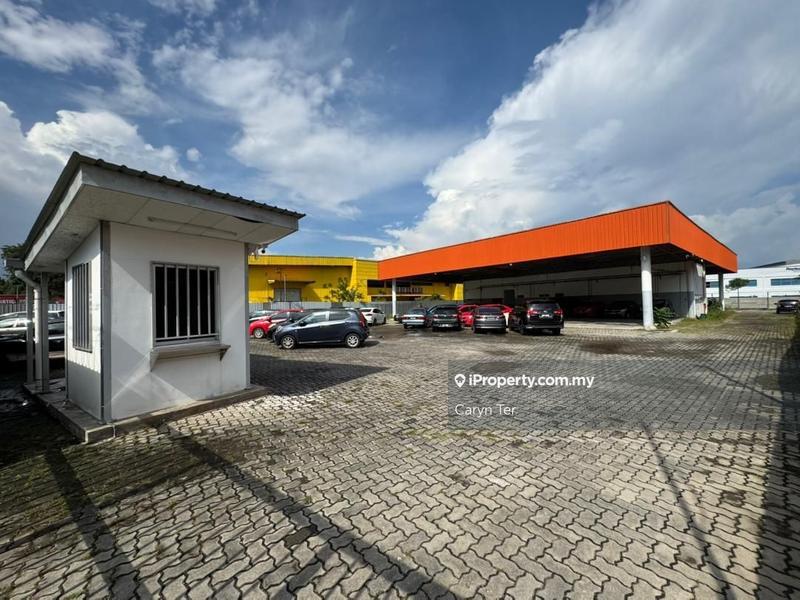 For Rent - Kempas ( Main Road ) Car Showroom Open Shed