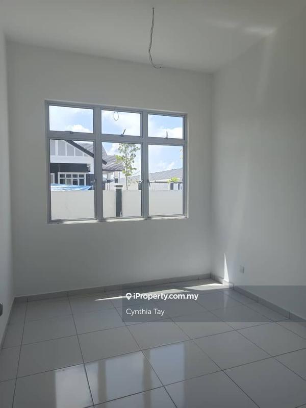 Rumah Berkembar untuk Dijual di Taman Bukit Senawang, Senawang oleh Cynthia Tay - iProperty.com.my