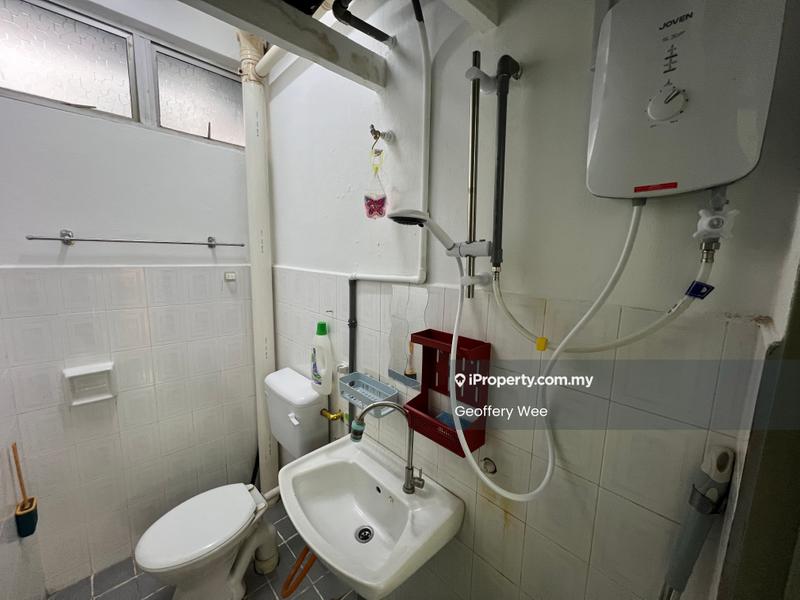 Pangsapuri untuk Disewa di Pangsapuri Bakti oleh Geoffery Wee - Bathroom - iProperty.com.my