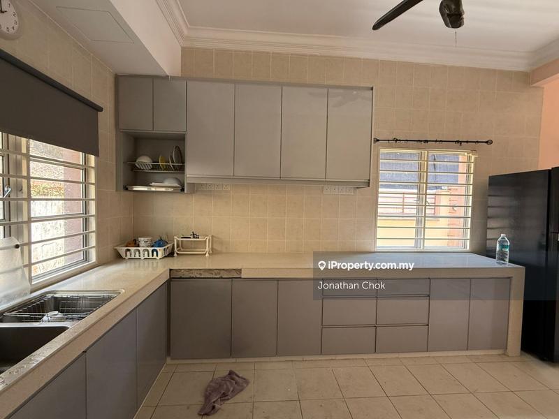 Rumah Berkembar untuk Dijual di Bandar Putra Permai, Seri Kembangan oleh Jonathan Chok - iProperty.com.my