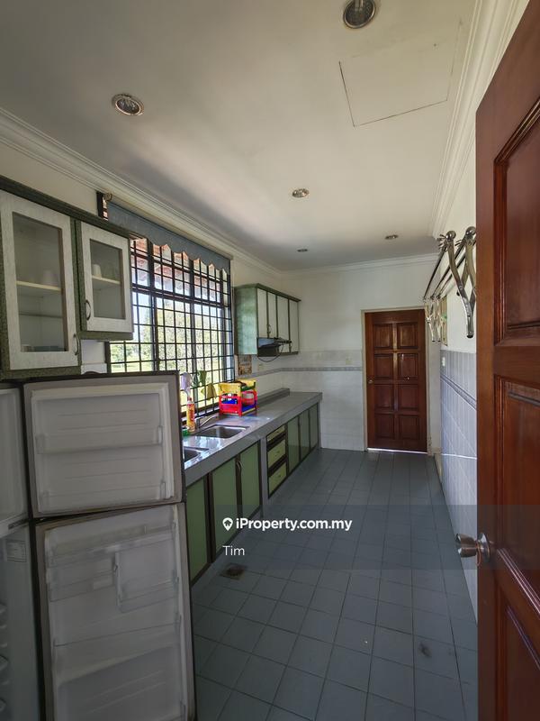 Bungalow House for Sale in A Famosa Resort Swimming Pool Bungalow, Alor Gajah by Tim - iProperty.com.my