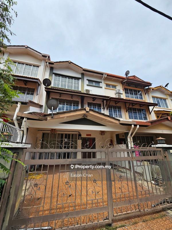 Rumah Teres 3-Tingkat untuk Dijual di Batu 9, Cheras oleh Eason Chan - iProperty.com.my