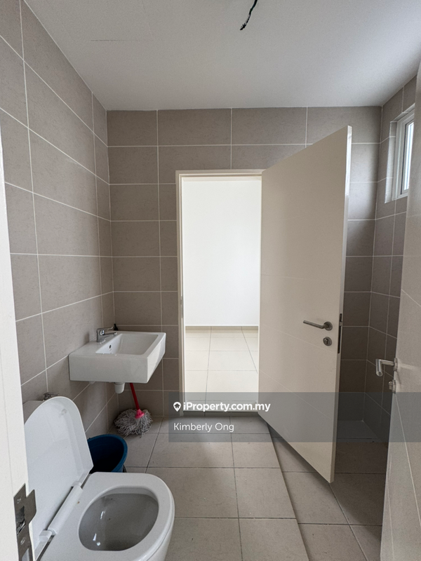 Rumah Berangkai 2 Tingkat untuk Dijual di Bayu Sutera, Bandar Sri Sendayan, Bandar Sri Sendayan oleh Kimberly Ong - iProperty.com.my