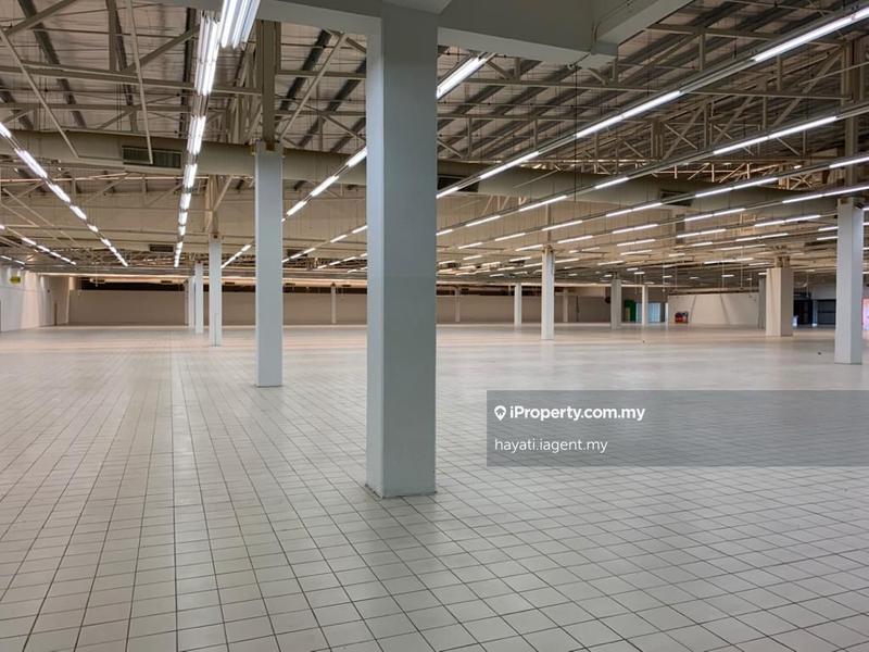 For Sale - Commercial Stand Alone Building @ Melaka with Huge Parking Space