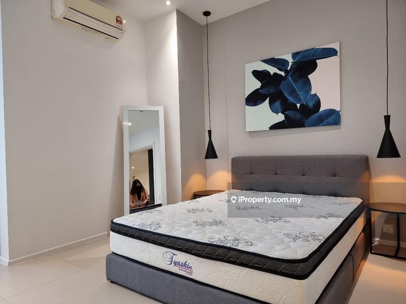 For Rent - Arcoris SOHO