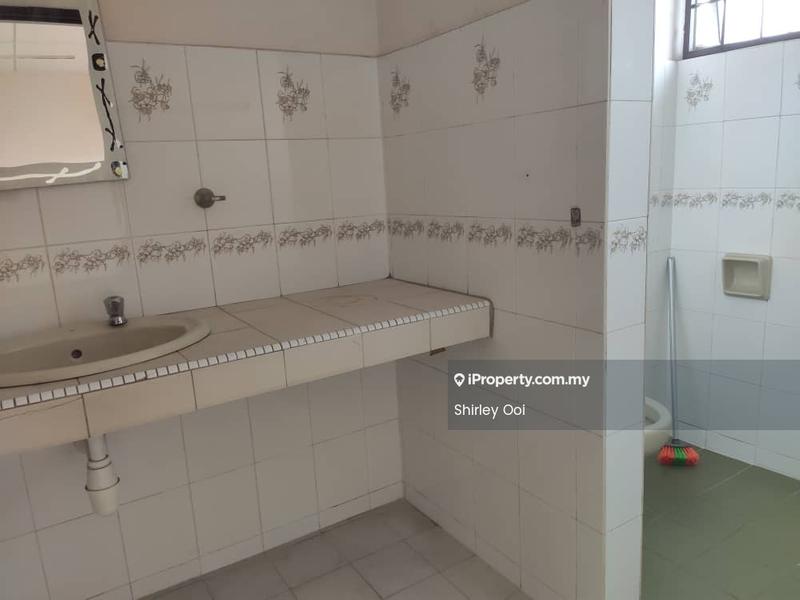 Rumah Berangkai 2 Tingkat untuk Dijual di BANDAR PUCHONG JAYA, Puchong oleh Shirley Ooi - Bathroom - iProperty.com.my