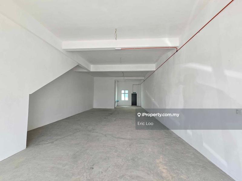 For Rent - Taman Pulai Mutiara Shop, Facing Main Road