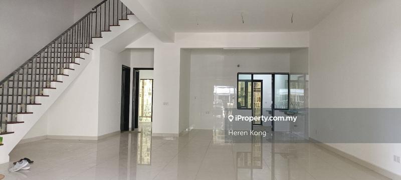 Rumah Berangkai 3 Tingkat untuk Dijual di Duta Villa, Setia Alam oleh Heren Kong - iProperty.com.my